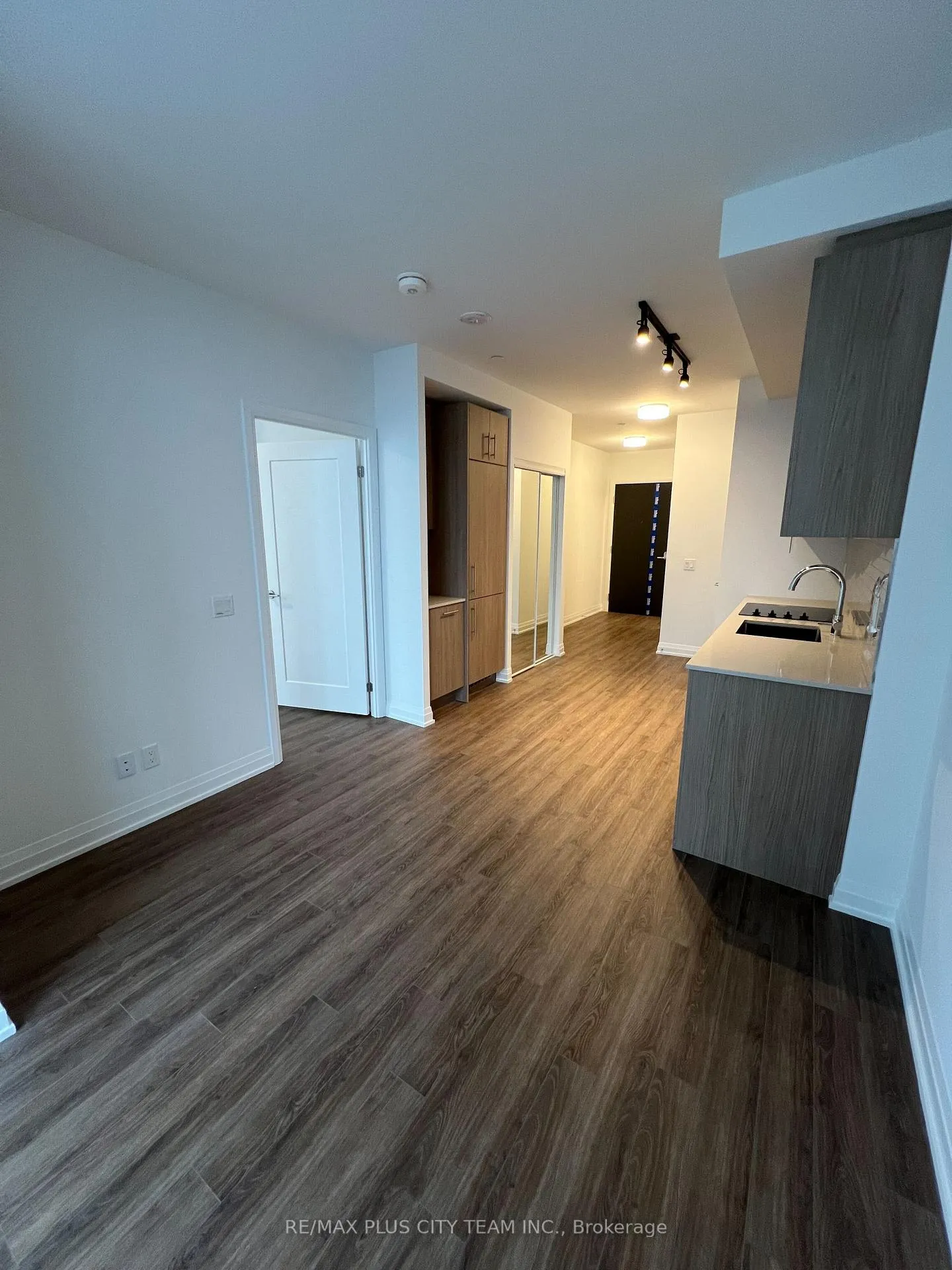 Photo 4 of Unit 1106, 286 Main Street, Toronto, East End-Danforth — HOMEH