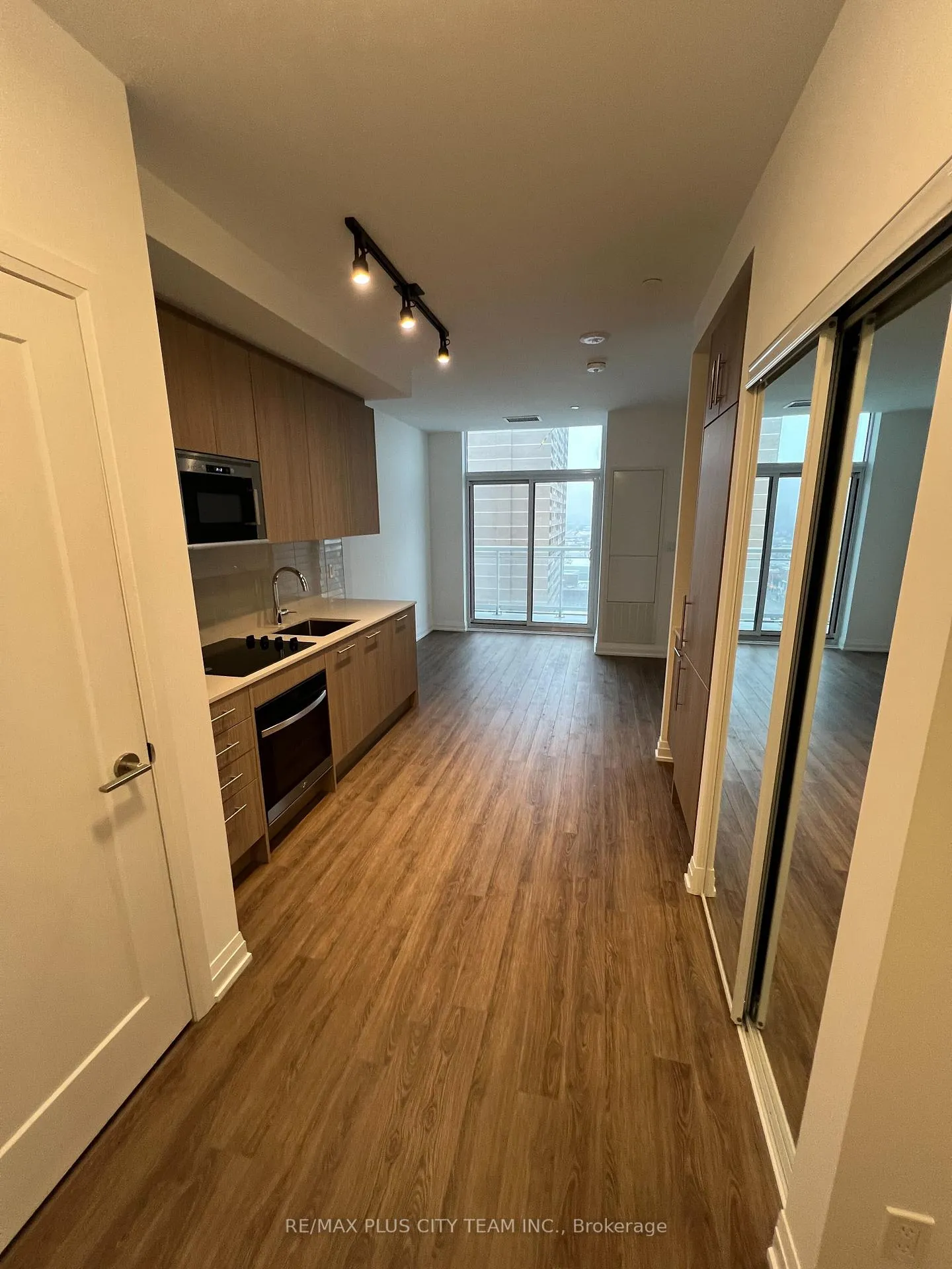 Photo 5 of Unit 1106, 286 Main Street, Toronto, East End-Danforth — HOMEH