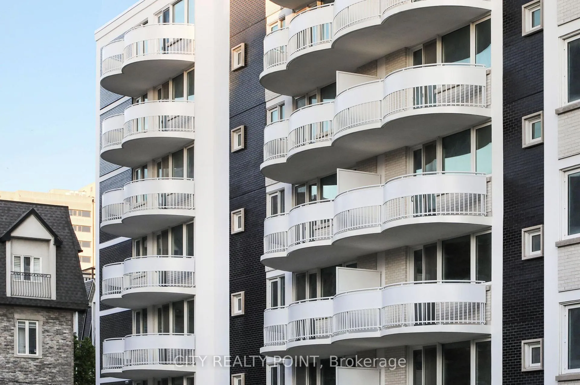 Photo 2 of Unit 708, 11 Walmer Street, Toronto, The Annex — HOMEH