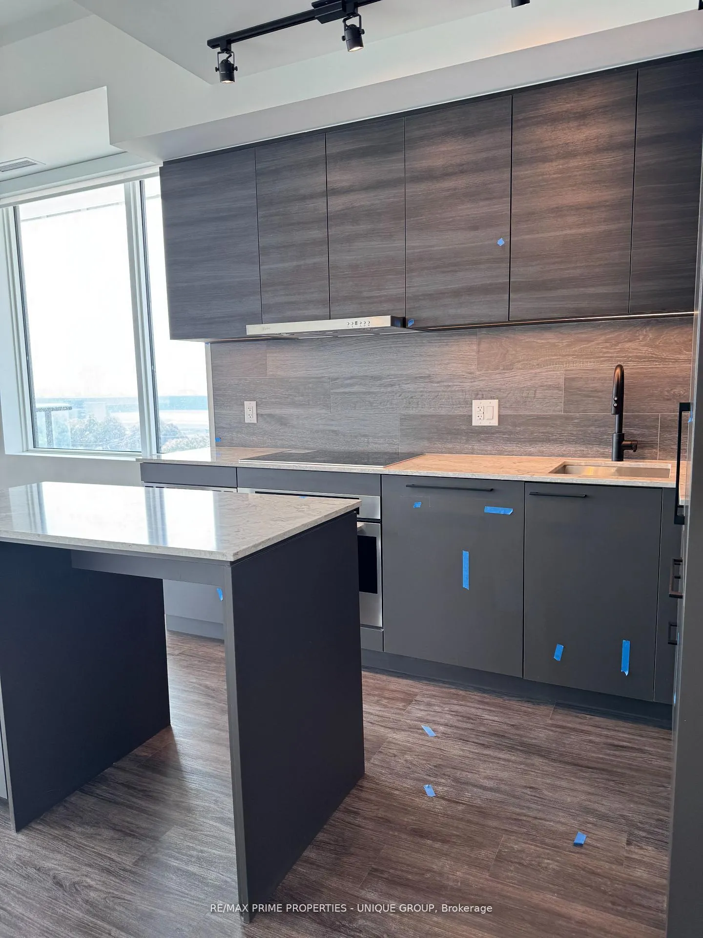 Photo 4 of Unit 712, 1050 Eastern Avenue, Toronto, The Beaches — HOMEH