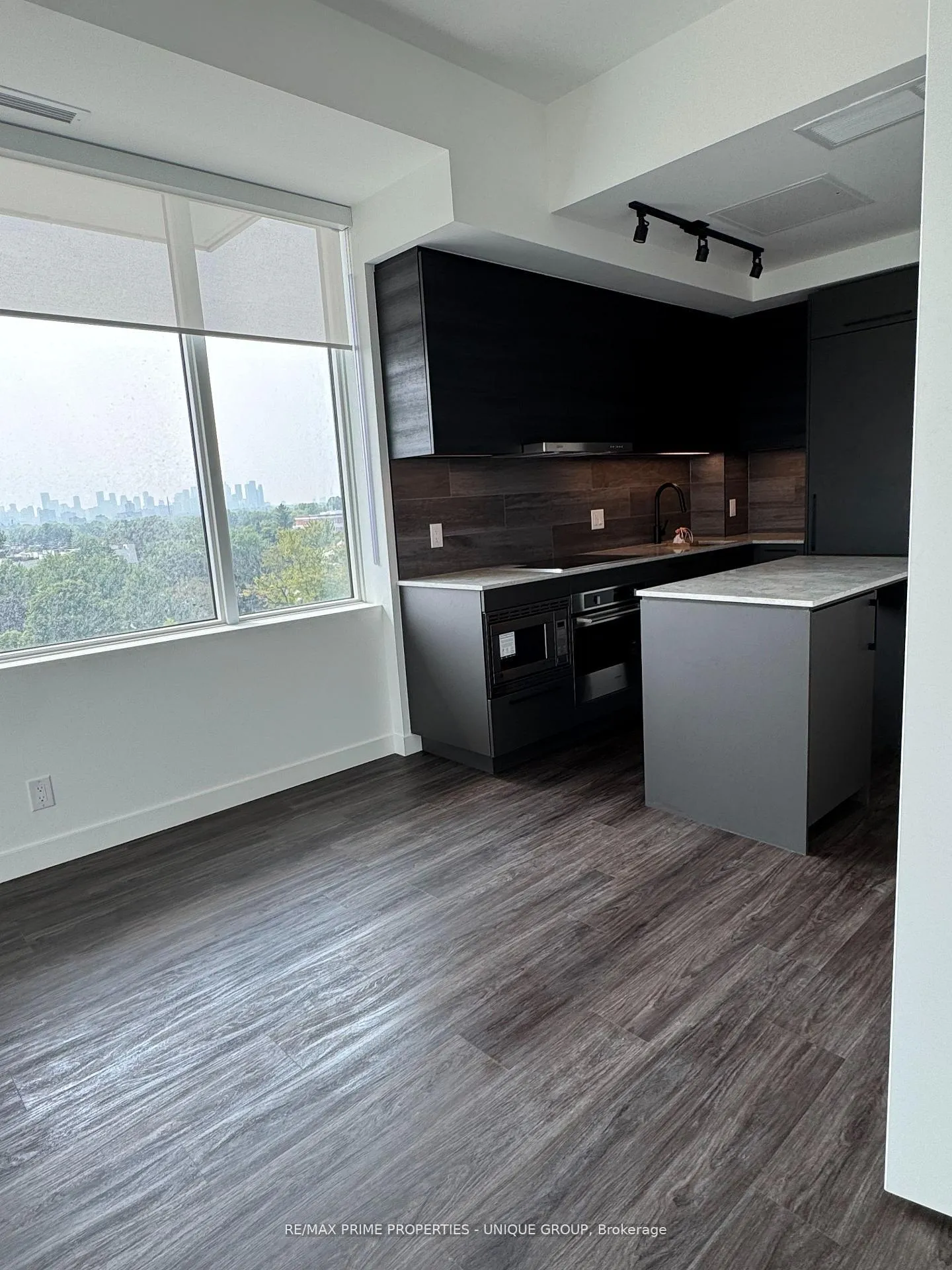 Photo 5 of Unit 712, 1050 Eastern Avenue, Toronto, The Beaches — HOMEH