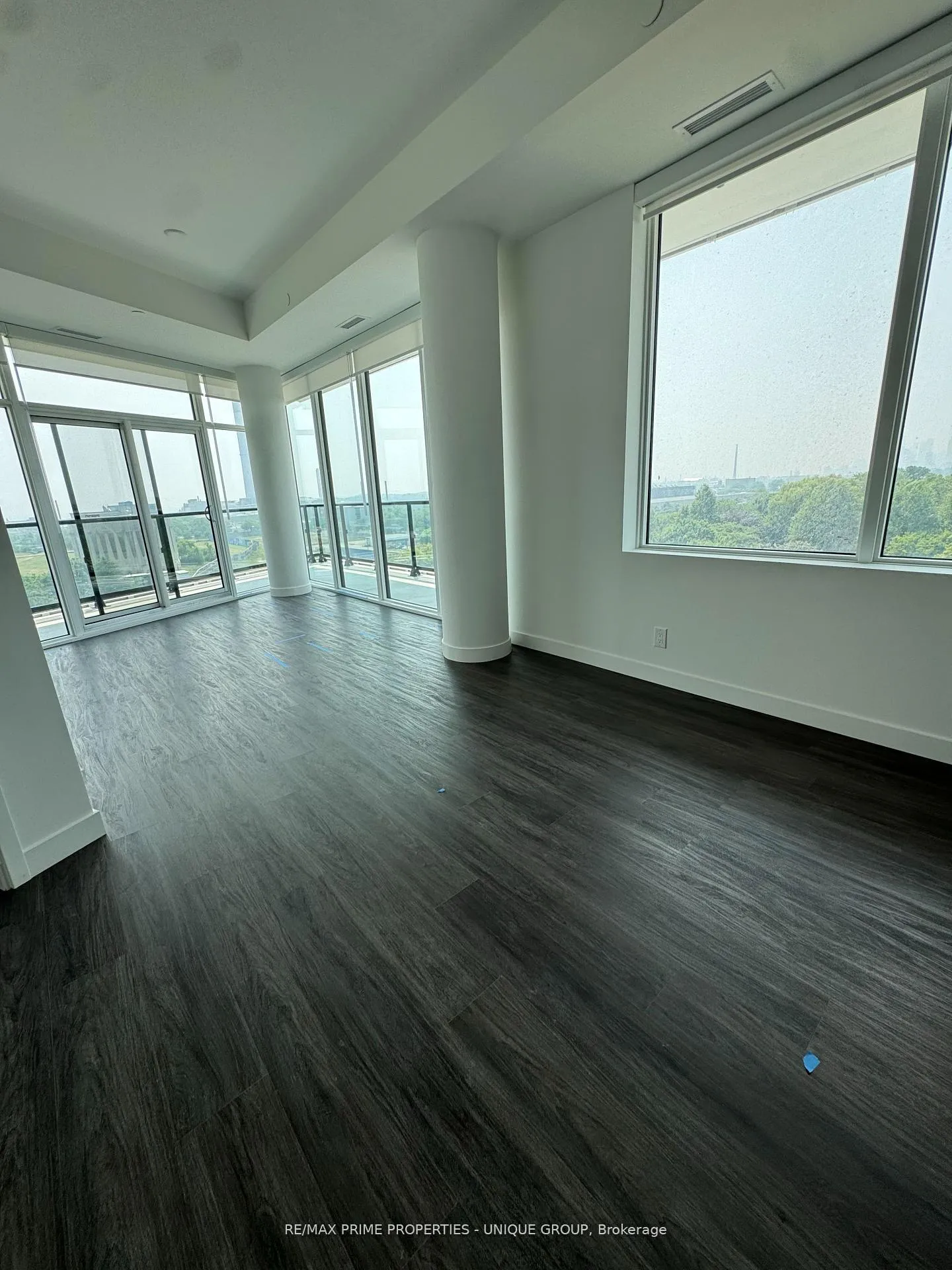 Photo 8 of Unit 712, 1050 Eastern Avenue, Toronto, The Beaches — HOMEH
