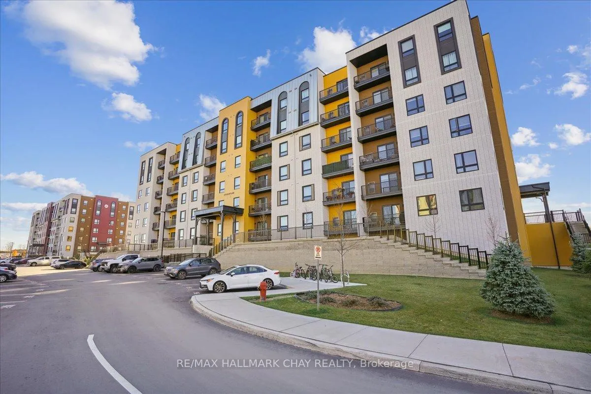 Photo 1 of Unit 402, 8 Culinary Lane, Barrie, Rural Barrie Southeast — HOMEH