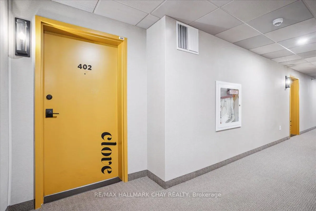Photo 5 of Unit 402, 8 Culinary Lane, Barrie, Rural Barrie Southeast — HOMEH