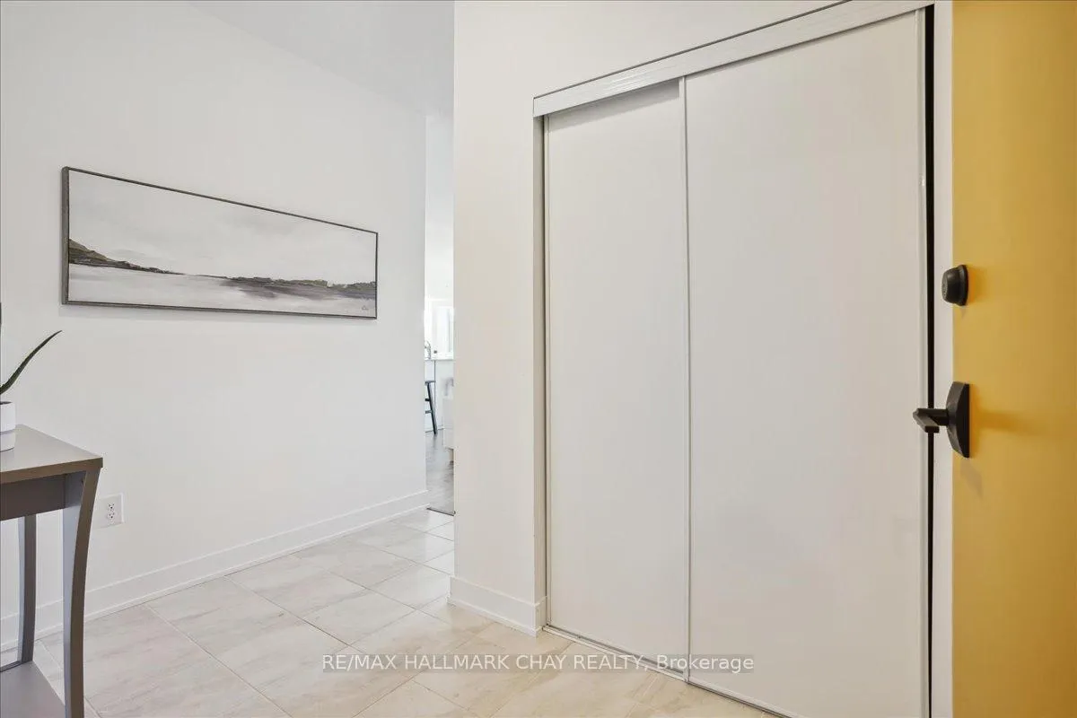 Photo 6 of Unit 402, 8 Culinary Lane, Barrie, Rural Barrie Southeast — HOMEH