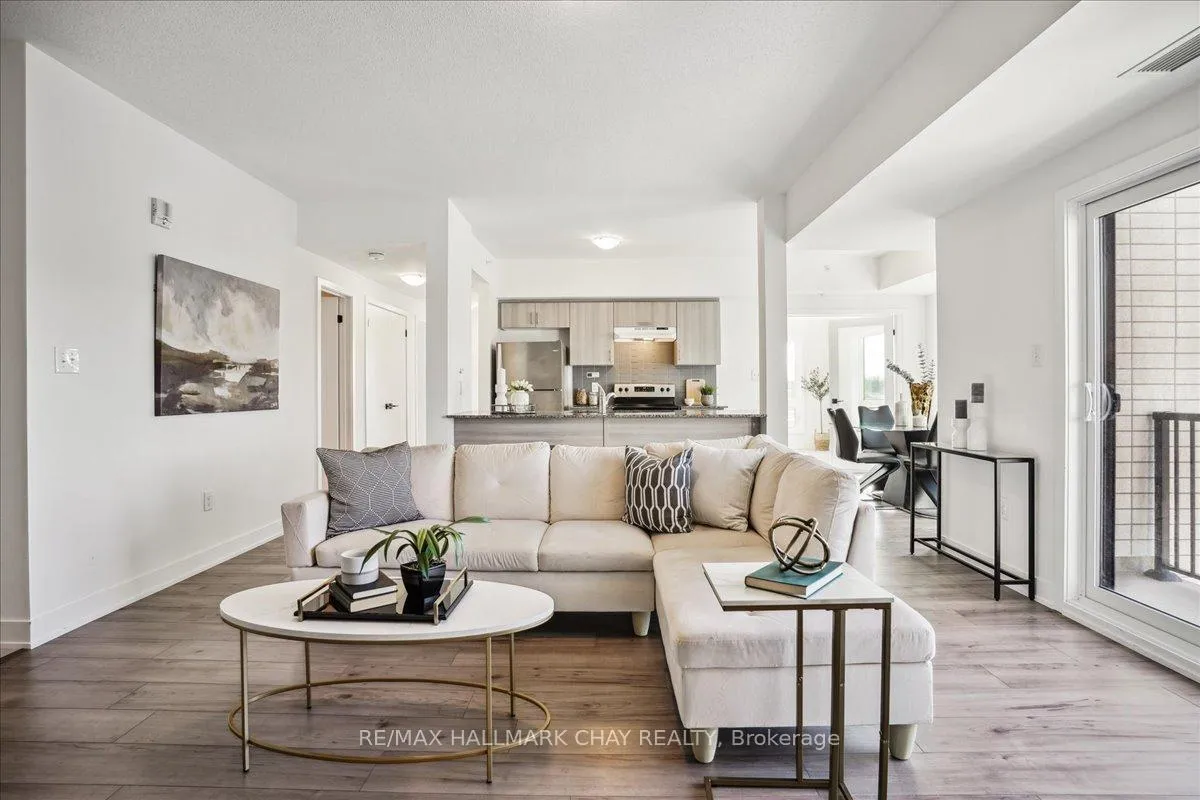 Photo 9 of Unit 402, 8 Culinary Lane, Barrie, Rural Barrie Southeast — HOMEH
