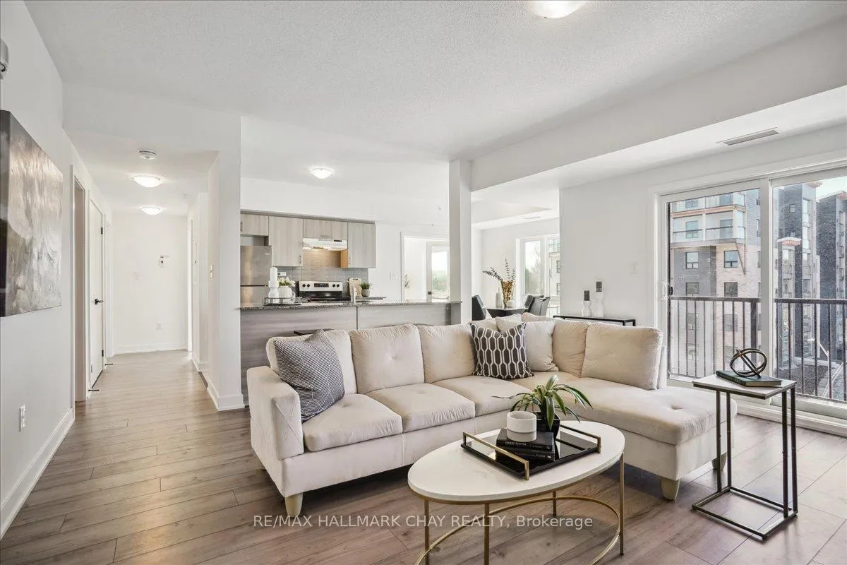 Photo 10 of Unit 402, 8 Culinary Lane, Barrie, Rural Barrie Southeast — HOMEH