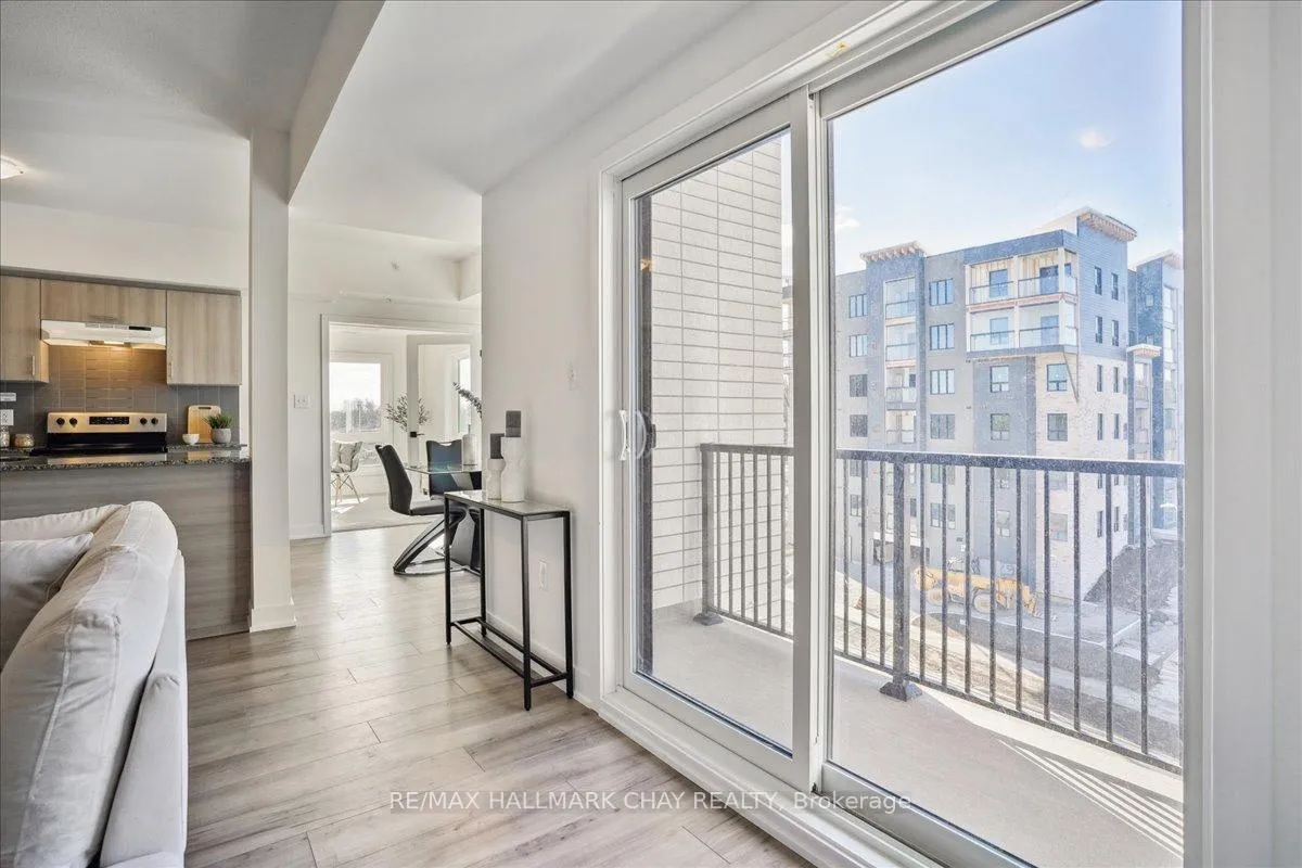 Photo 12 of Unit 402, 8 Culinary Lane, Barrie, Rural Barrie Southeast — HOMEH