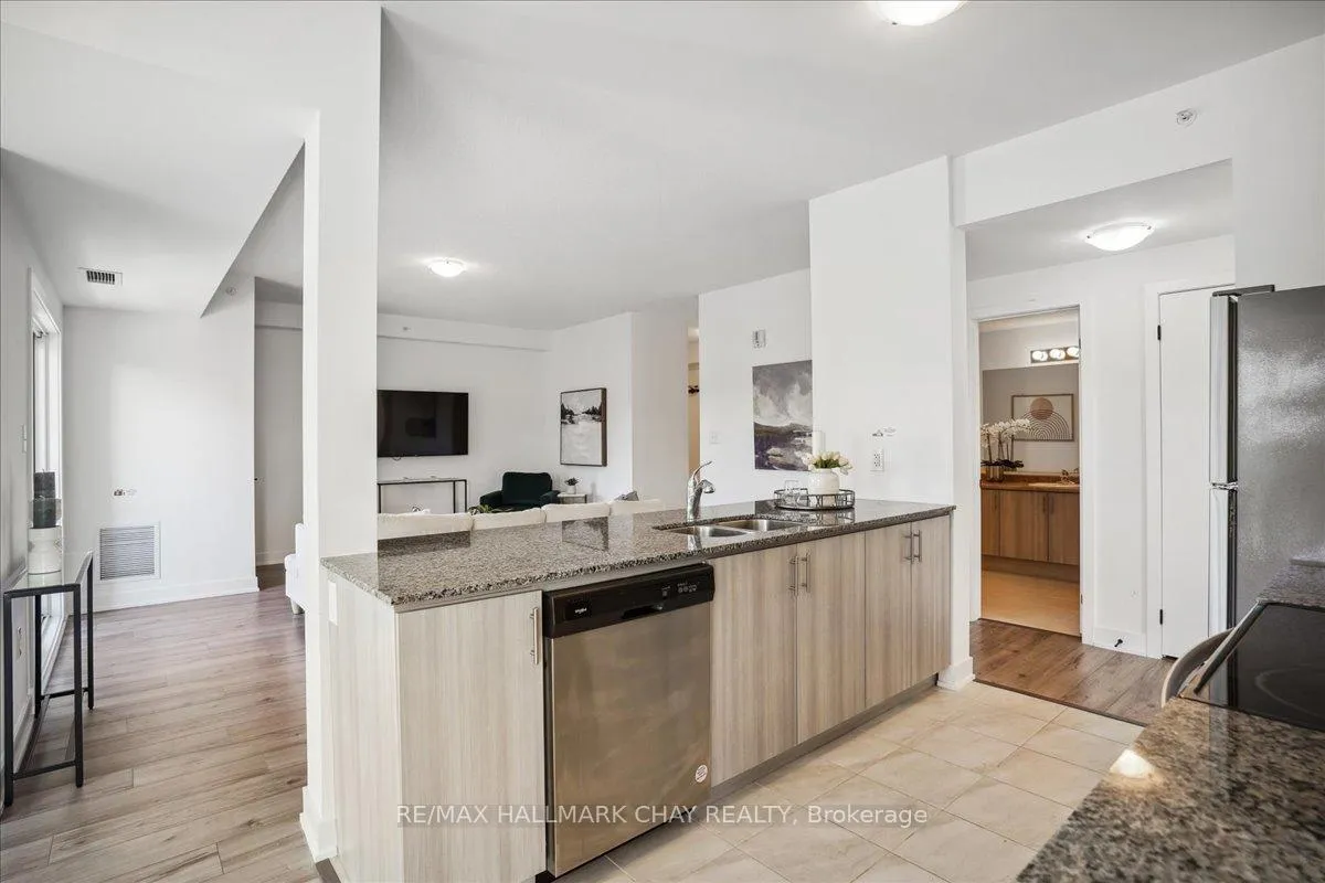 Photo 15 of Unit 402, 8 Culinary Lane, Barrie, Rural Barrie Southeast — HOMEH