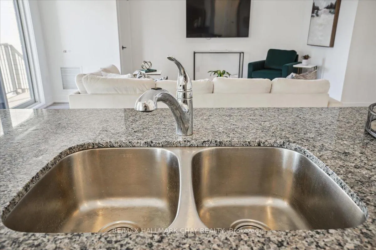 Photo 16 of Unit 402, 8 Culinary Lane, Barrie, Rural Barrie Southeast — HOMEH