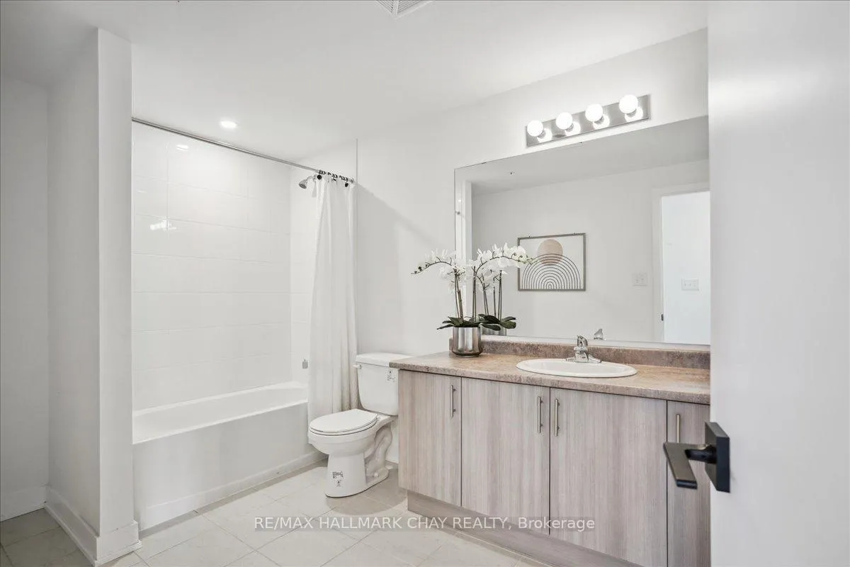 Photo 21 of Unit 402, 8 Culinary Lane, Barrie, Rural Barrie Southeast — HOMEH