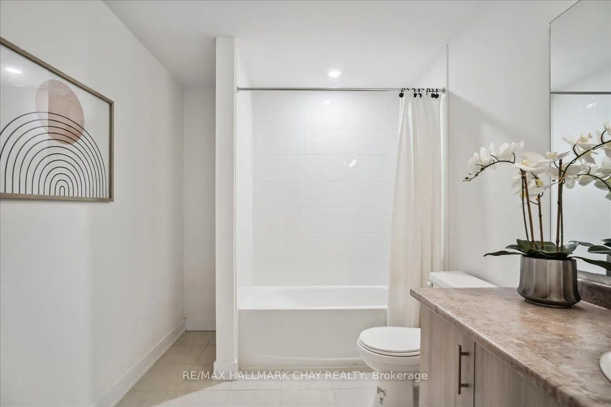 Photo 22 of Unit 402, 8 Culinary Lane, Barrie, Rural Barrie Southeast — HOMEH