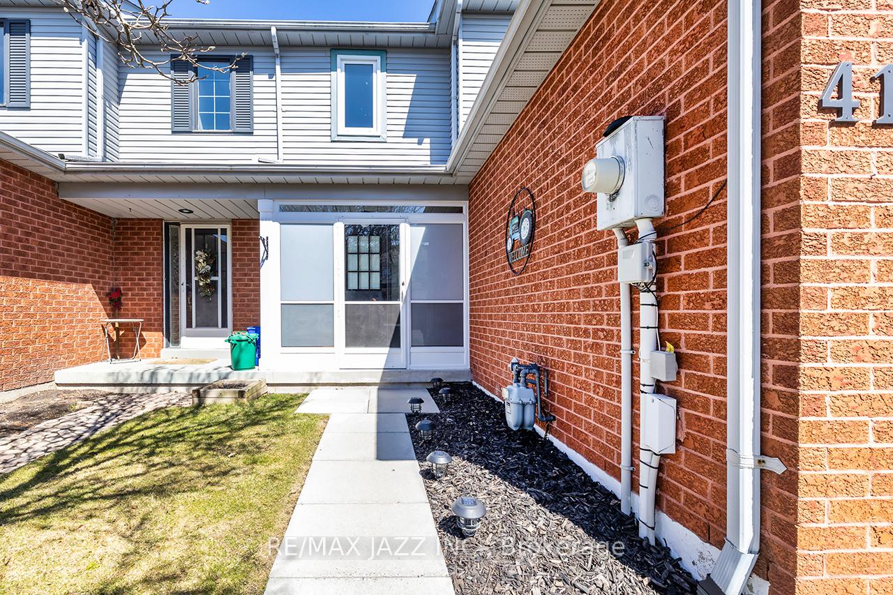 Photo 2 of 41 Galbraith Court, Clarington, Bowmanville — HOMEH