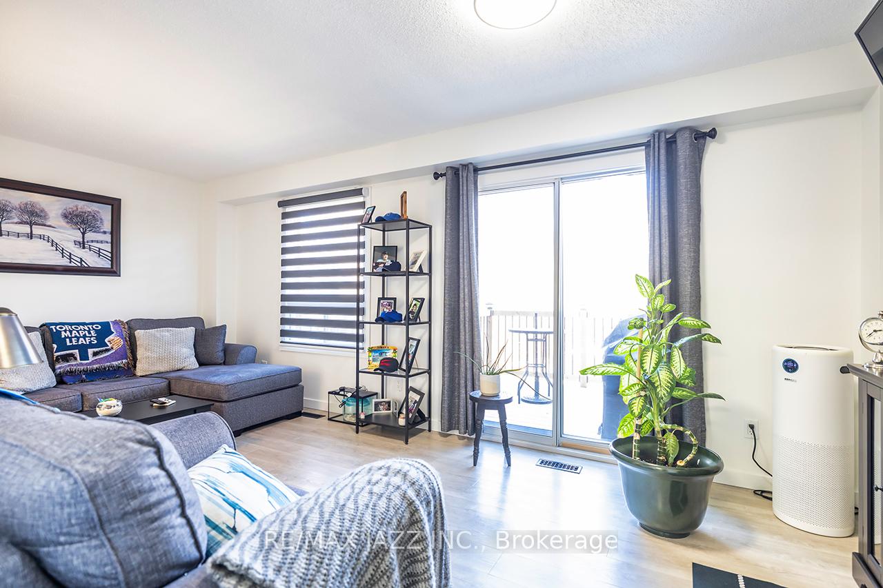 Photo 5 of 41 Galbraith Court, Clarington, Bowmanville — HOMEH