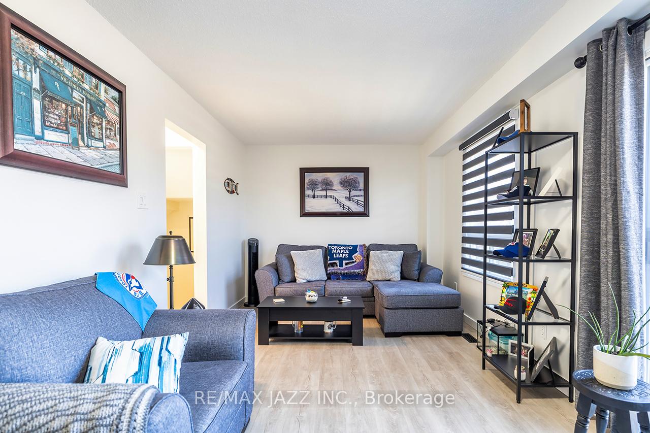 Photo 6 of 41 Galbraith Court, Clarington, Bowmanville — HOMEH