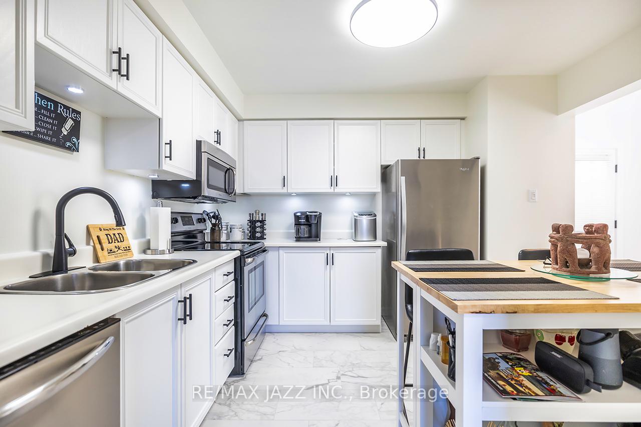 Photo 7 of 41 Galbraith Court, Clarington, Bowmanville — HOMEH