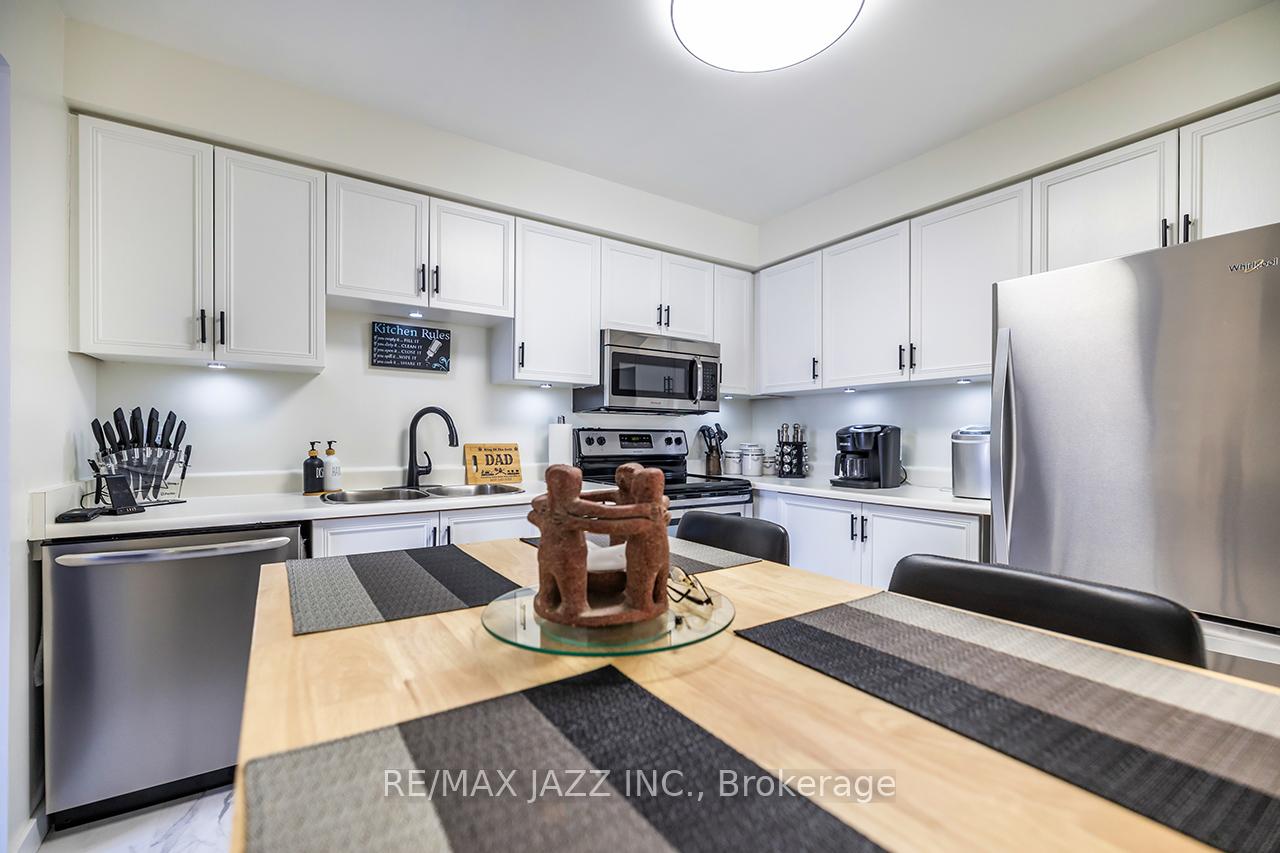 Photo 8 of 41 Galbraith Court, Clarington, Bowmanville — HOMEH