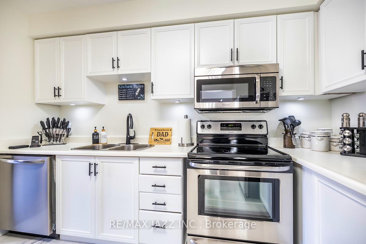 Photo 9 of 41 Galbraith Court, Clarington, Bowmanville — HOMEH