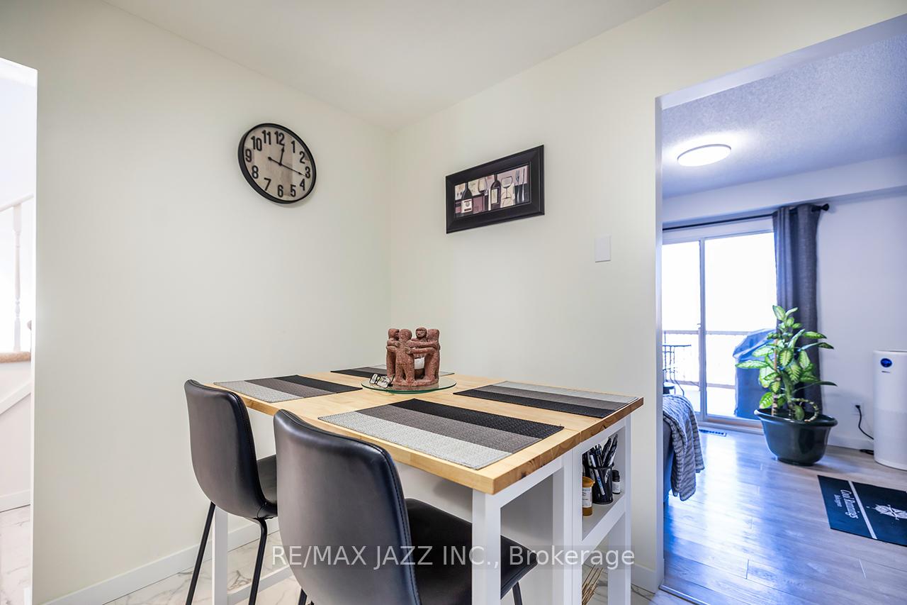 Photo 10 of 41 Galbraith Court, Clarington, Bowmanville — HOMEH