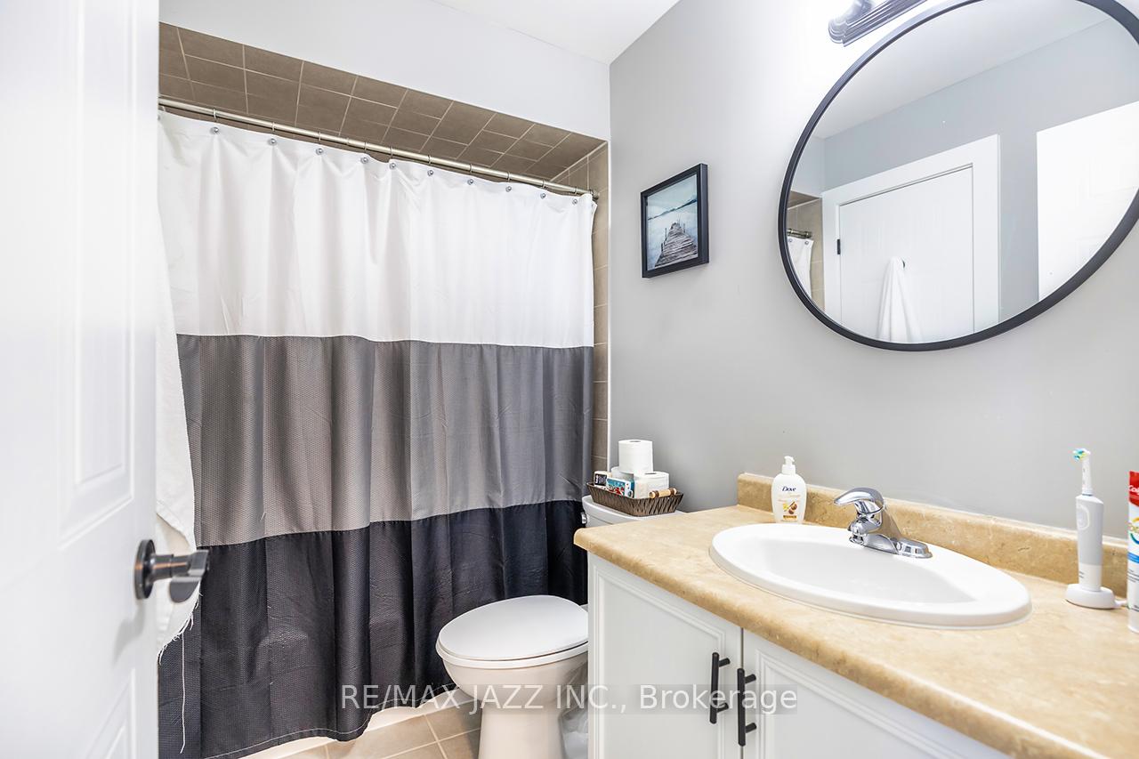Photo 11 of 41 Galbraith Court, Clarington, Bowmanville — HOMEH
