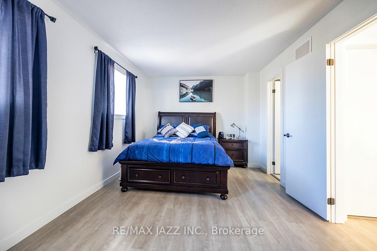 Photo 13 of 41 Galbraith Court, Clarington, Bowmanville — HOMEH