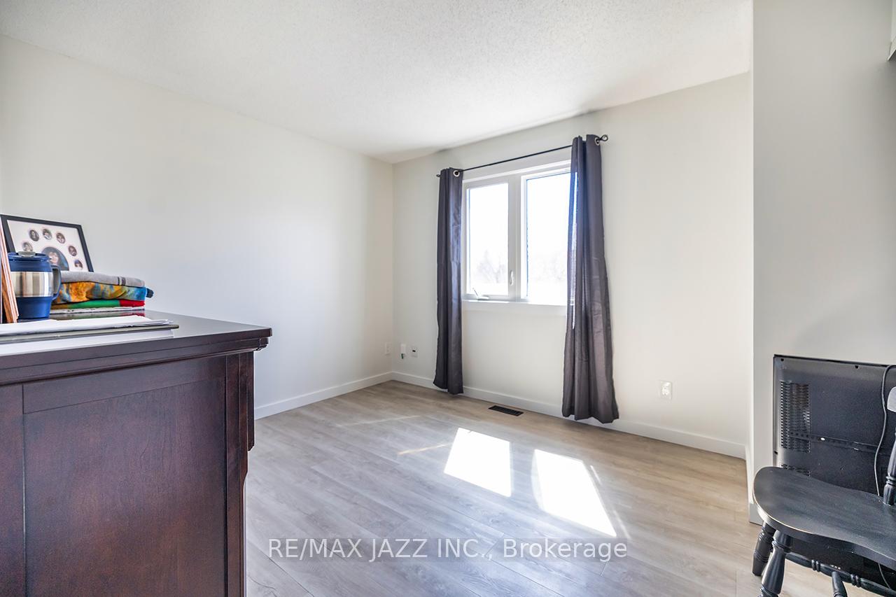Photo 14 of 41 Galbraith Court, Clarington, Bowmanville — HOMEH