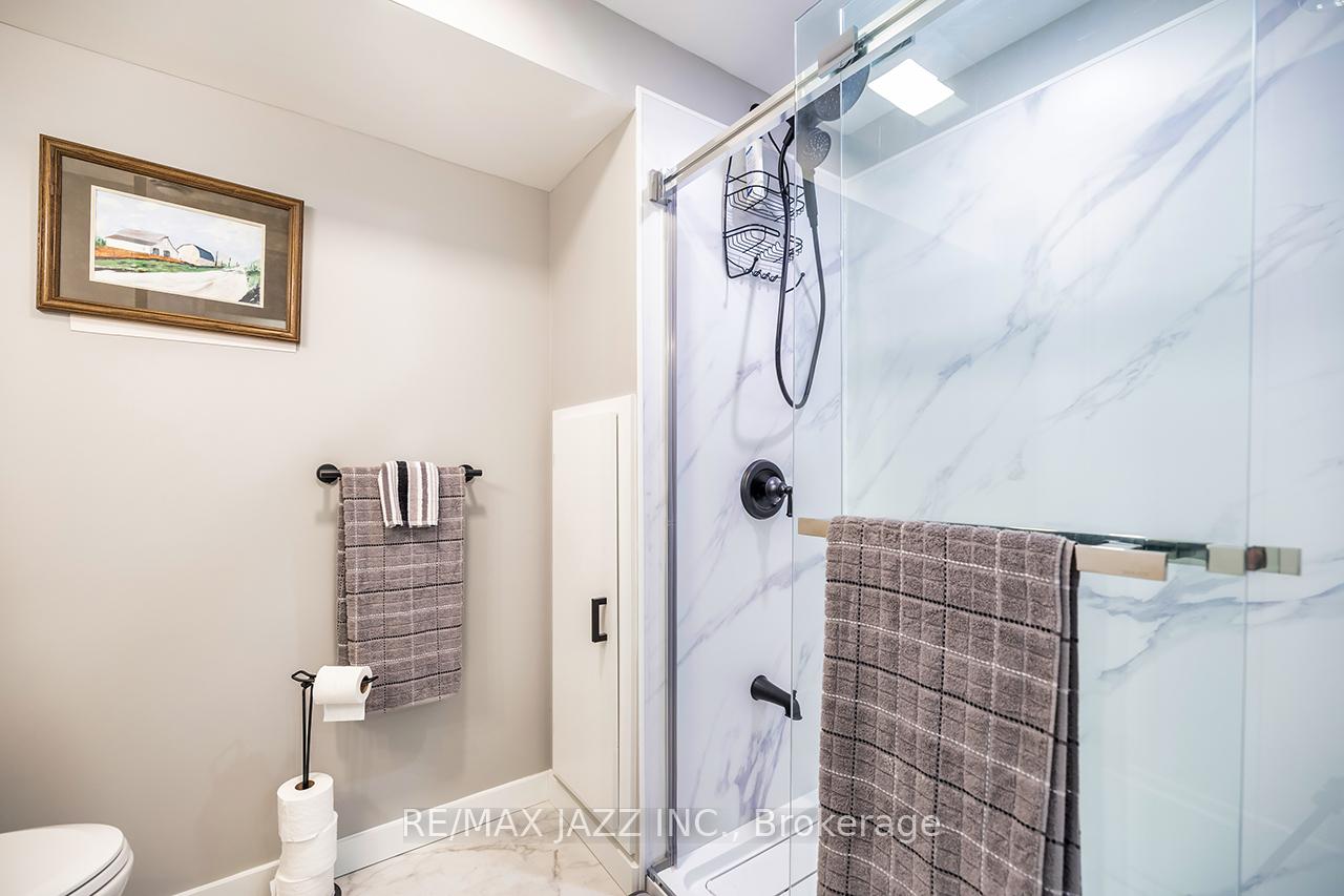 Photo 15 of 41 Galbraith Court, Clarington, Bowmanville — HOMEH