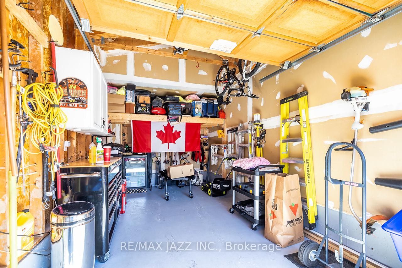 Photo 23 of 41 Galbraith Court, Clarington, Bowmanville — HOMEH