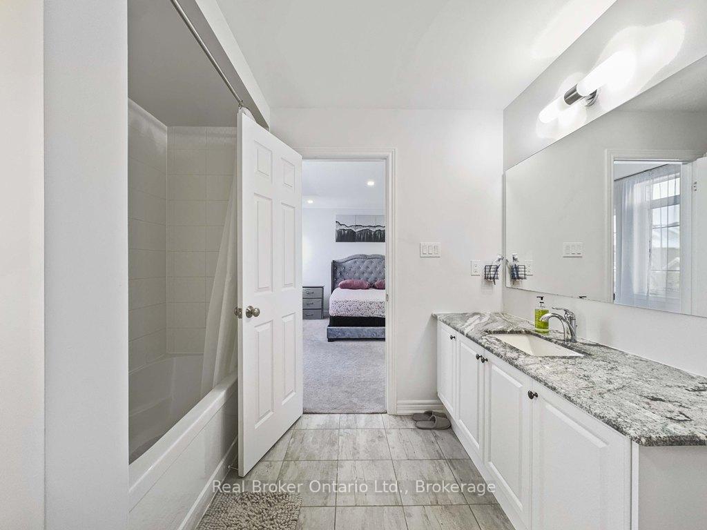 Photo 37 of 37 Drake Avenue, Brant, Paris — HOMEH
