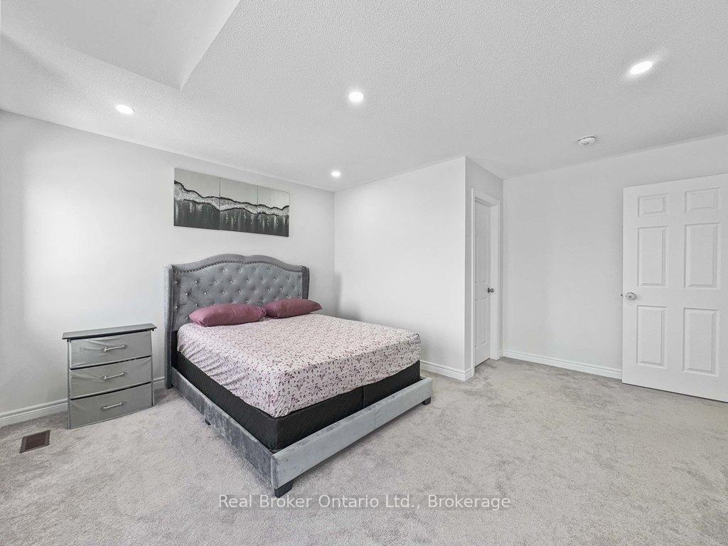 Photo 38 of 37 Drake Avenue, Brant, Paris — HOMEH