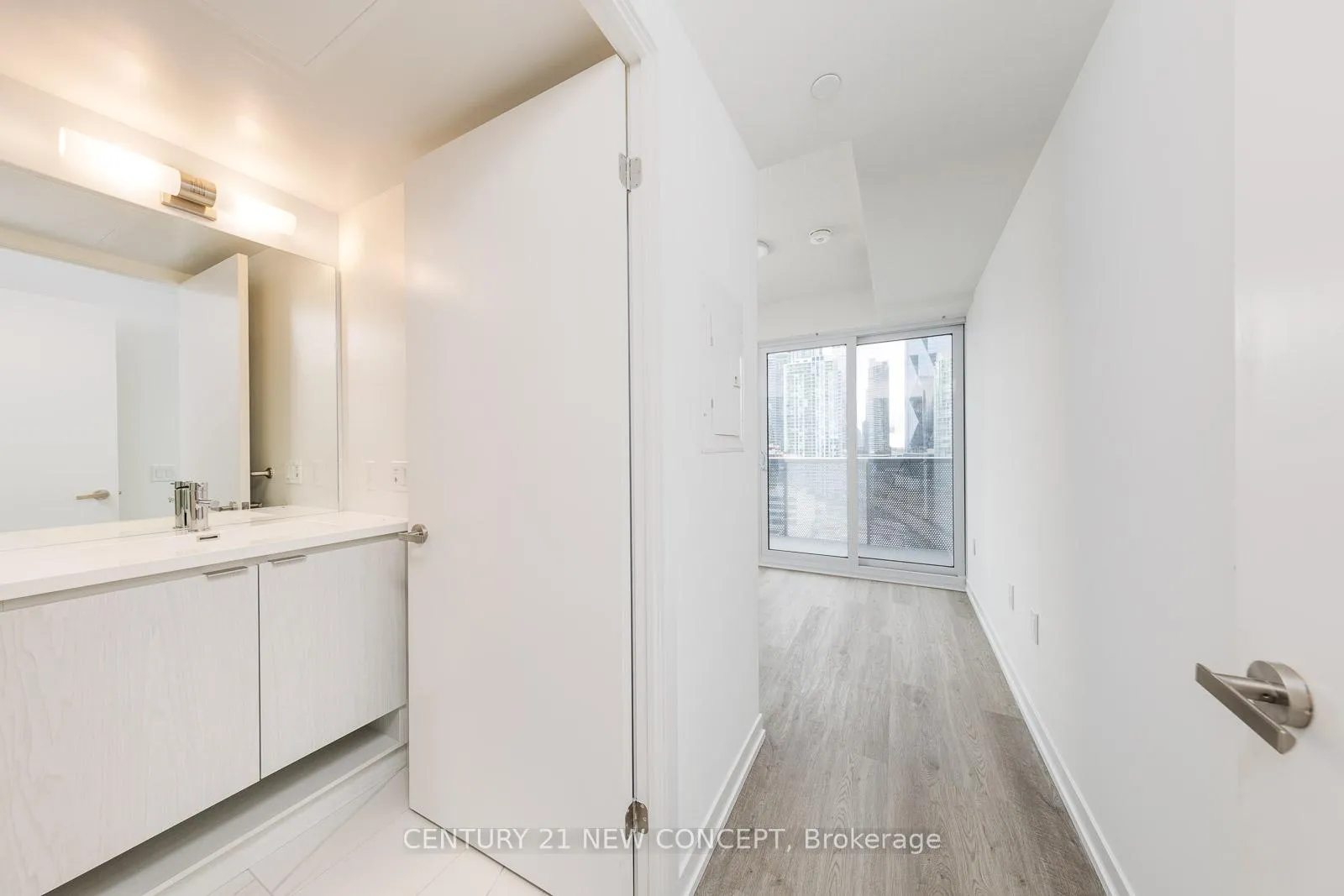 Photo 6 of Unit 1601, 55 Cooper Street, Toronto, Waterfront Communities — HOMEH