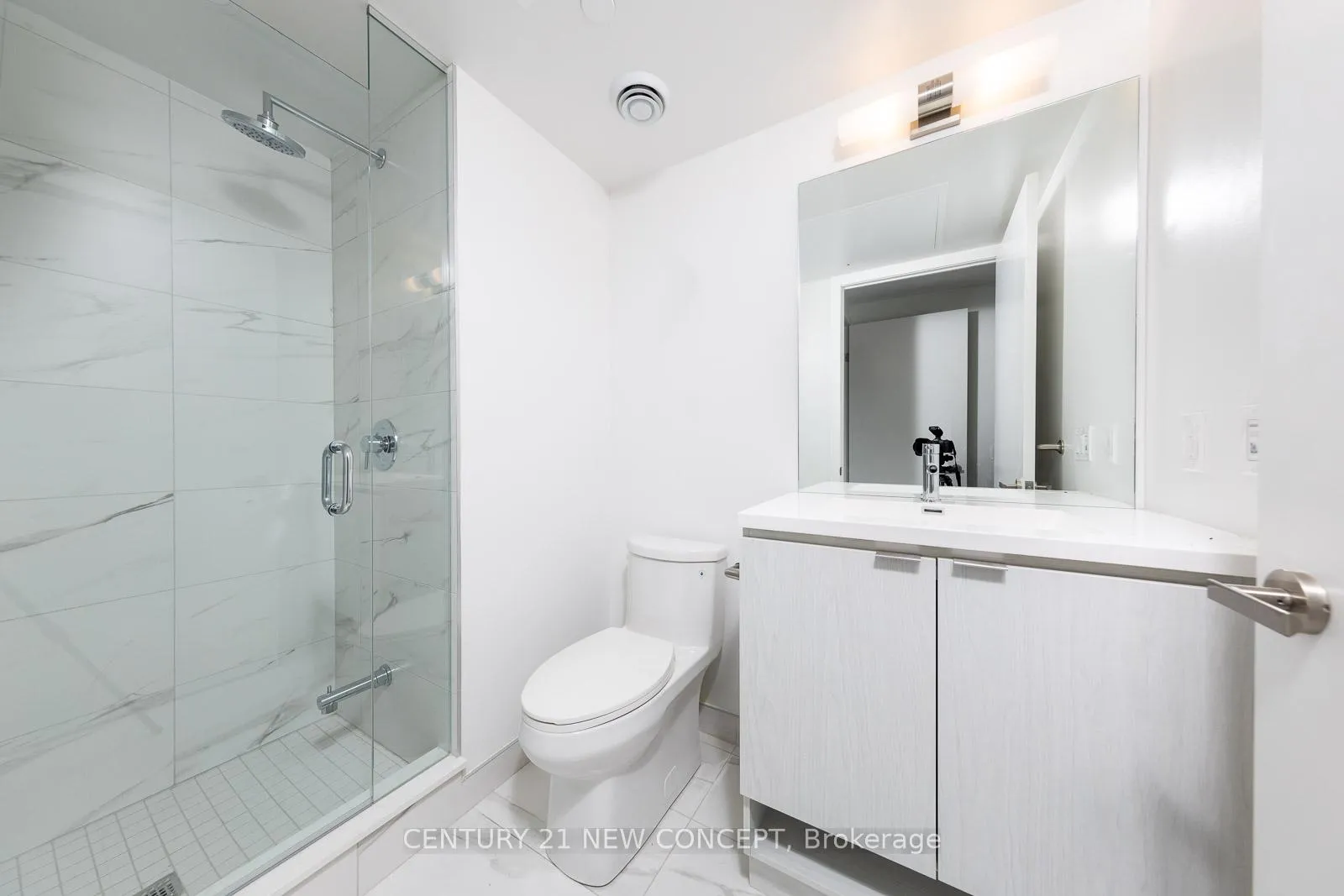 Photo 7 of Unit 1601, 55 Cooper Street, Toronto, Waterfront Communities — HOMEH