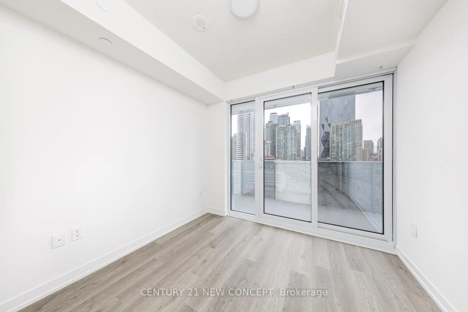 Photo 8 of Unit 1601, 55 Cooper Street, Toronto, Waterfront Communities — HOMEH