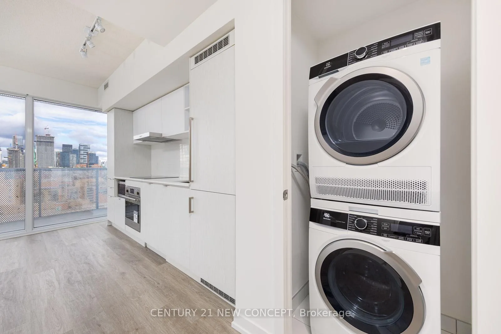 Photo 13 of Unit 1601, 55 Cooper Street, Toronto, Waterfront Communities — HOMEH