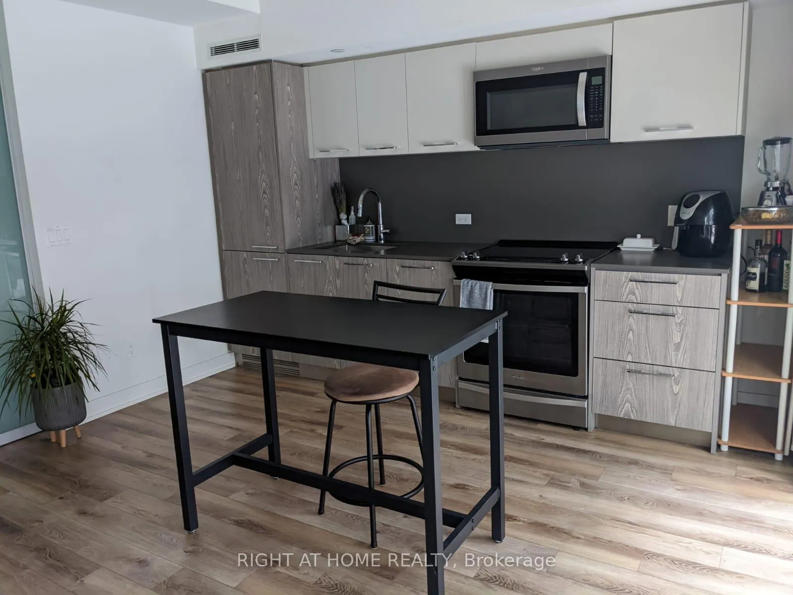 Photo 10 of Unit 411, 15 Baseball Place, Toronto, South Riverdale — HOMEH