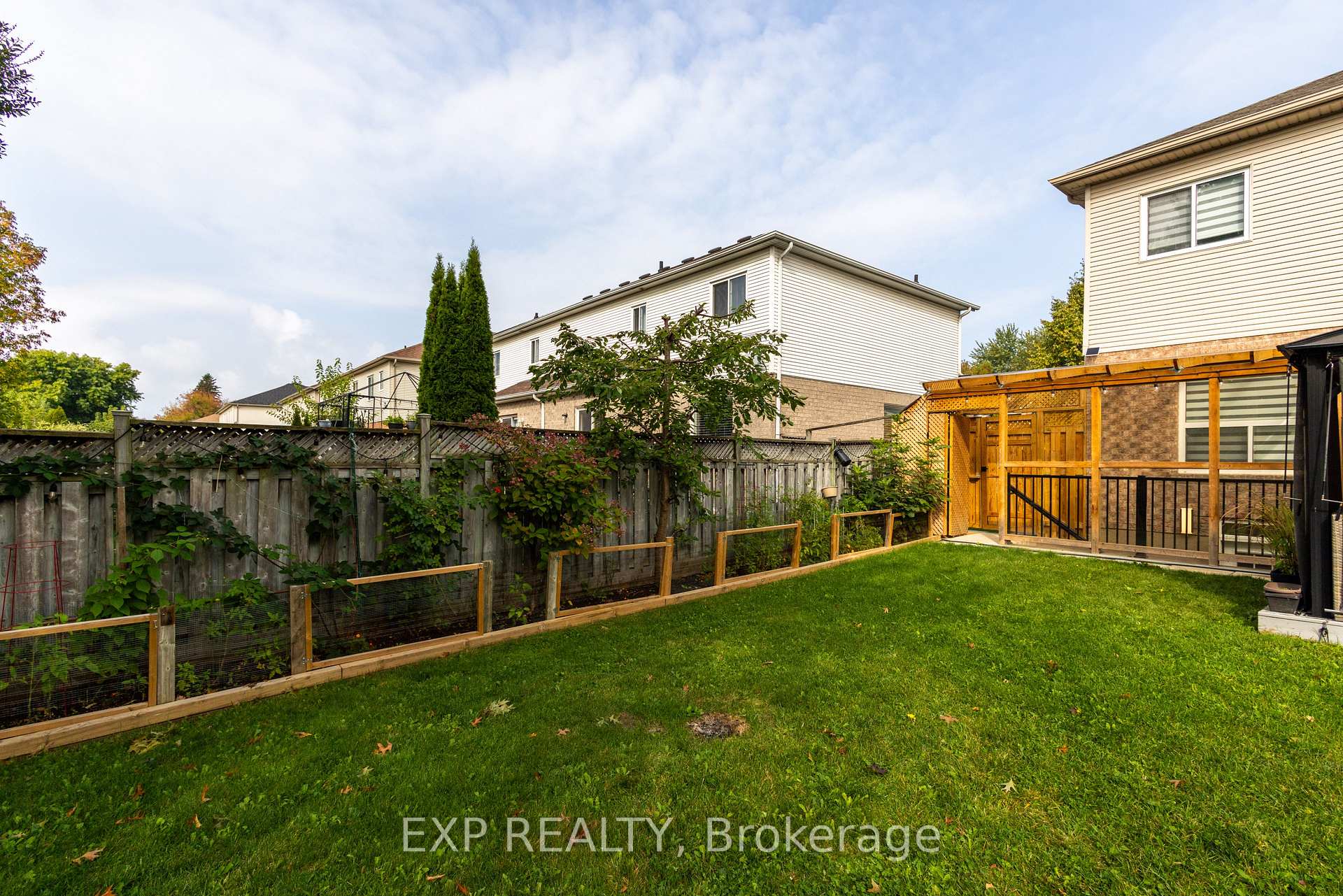 Photo 13 of Unit Lower, 5 Rainbow Court, Georgina, Keswick South — HOMEH