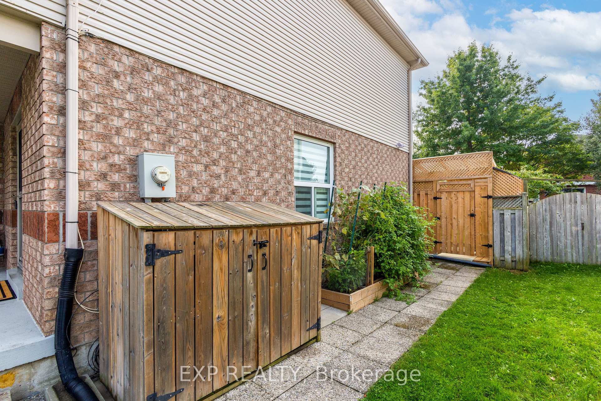 Photo 15 of Unit Lower, 5 Rainbow Court, Georgina, Keswick South — HOMEH