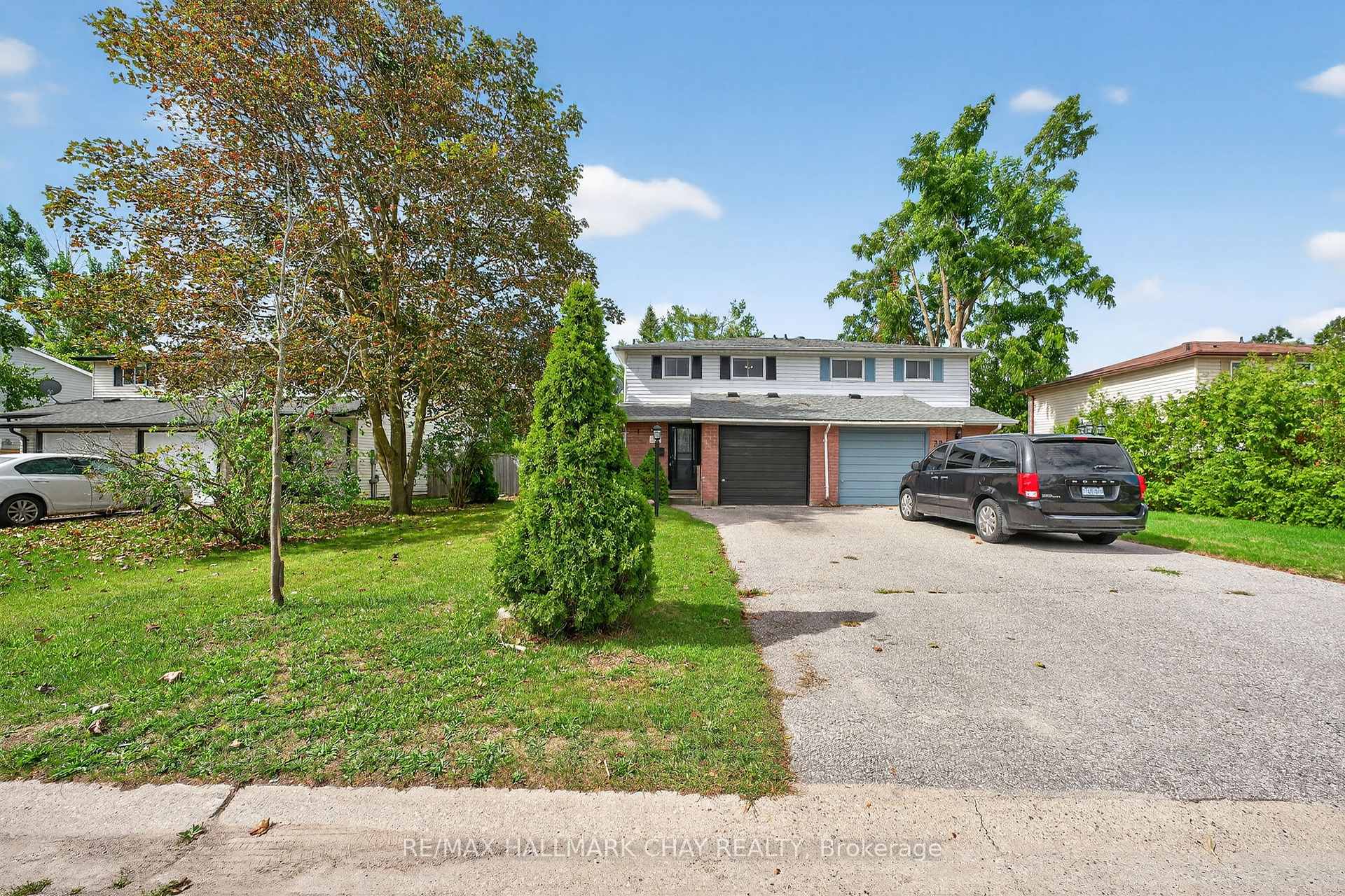 Photo 2 of 36 Mowat Crescent, Barrie, Letitia Heights — HOMEH