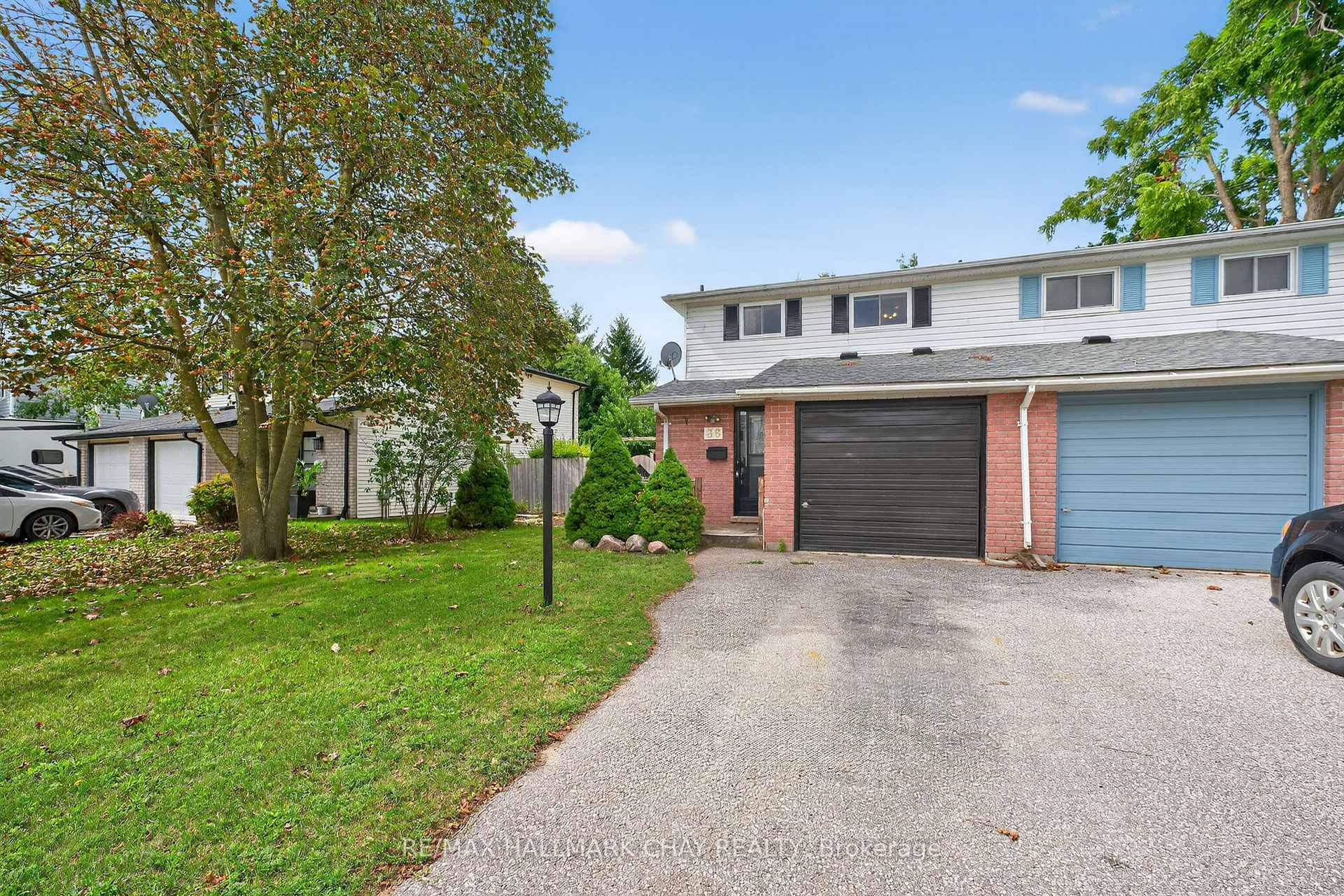 Photo 4 of 36 Mowat Crescent, Barrie, Letitia Heights — HOMEH
