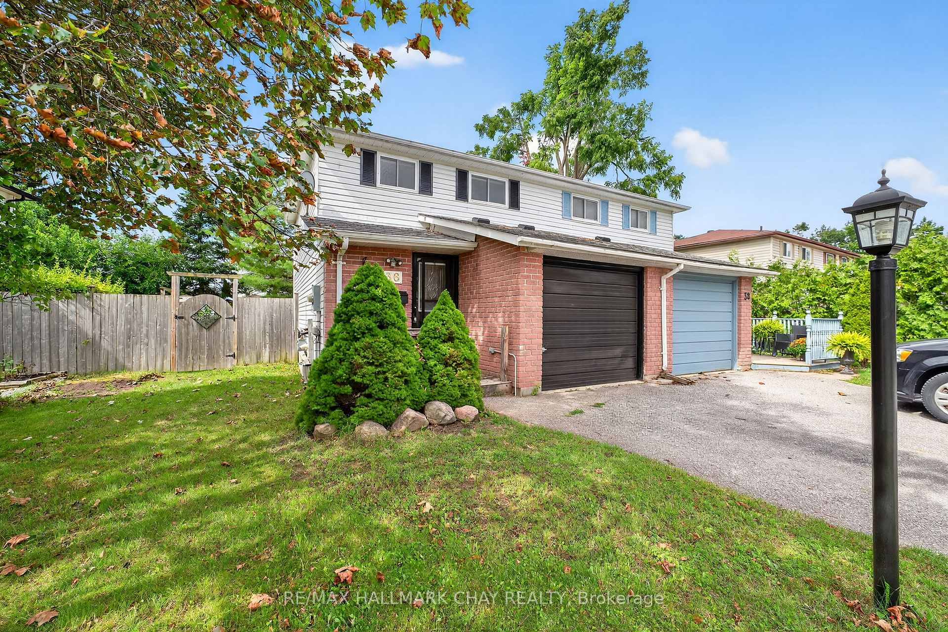 Photo 5 of 36 Mowat Crescent, Barrie, Letitia Heights — HOMEH