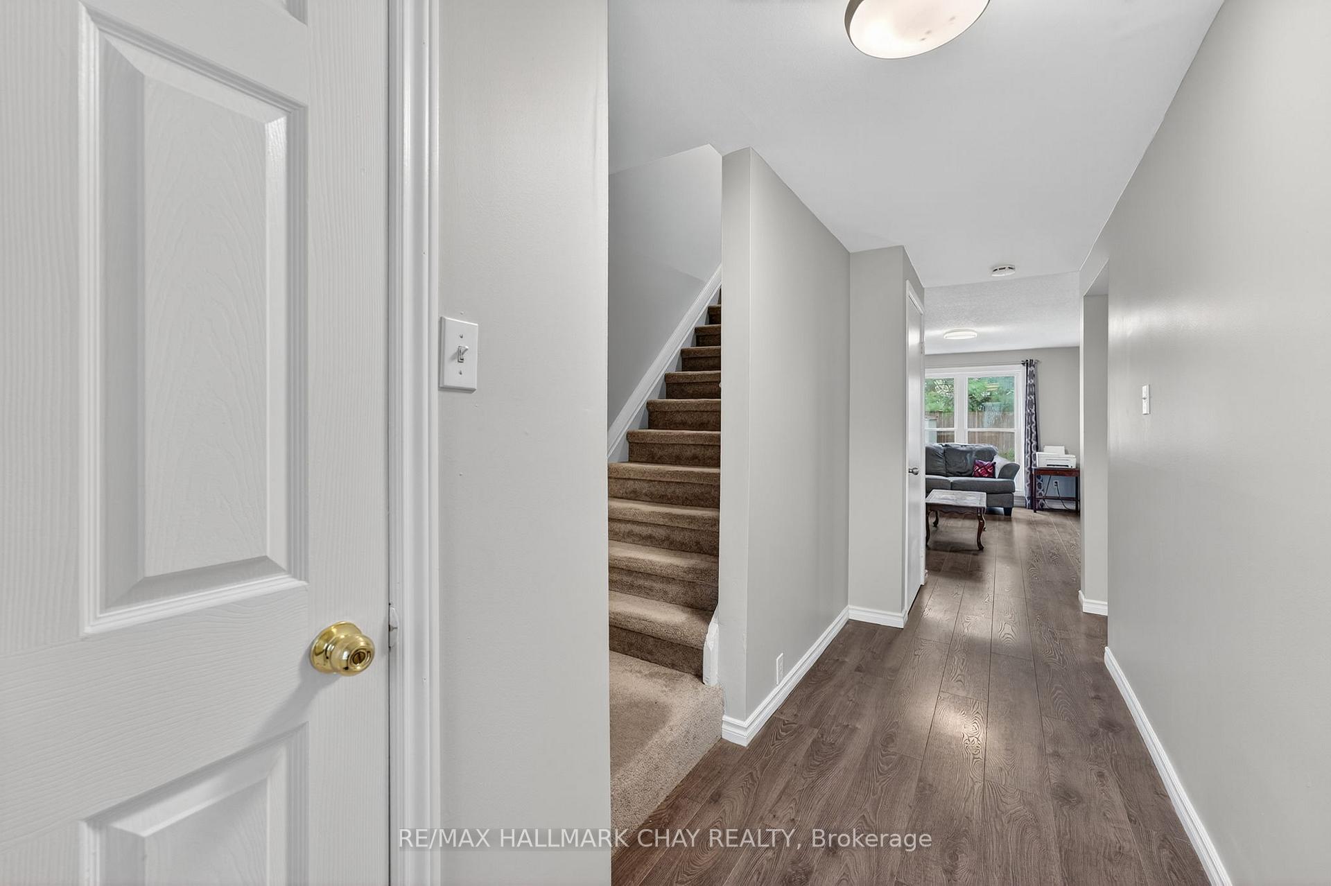 Photo 7 of 36 Mowat Crescent, Barrie, Letitia Heights — HOMEH