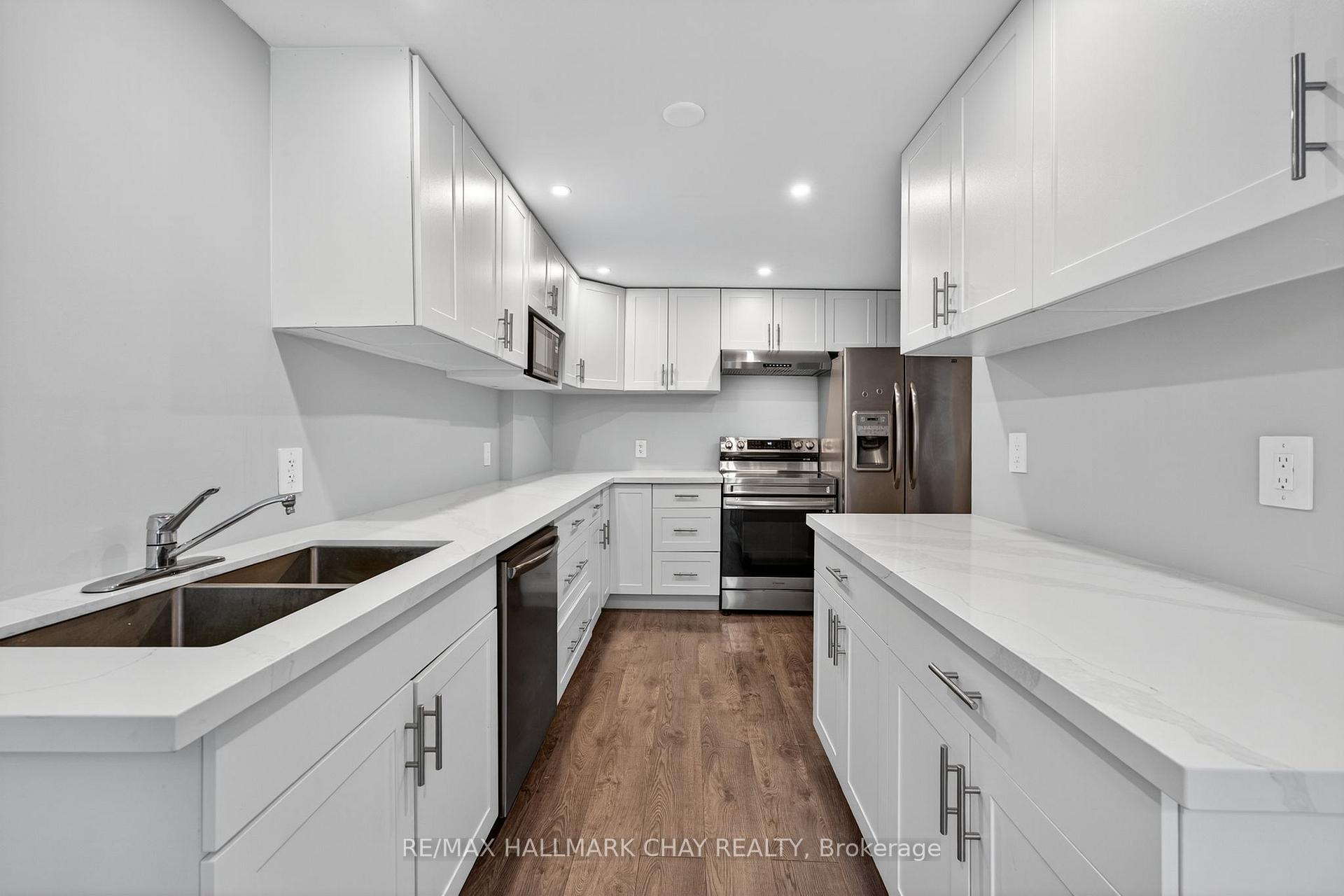 Photo 11 of 36 Mowat Crescent, Barrie, Letitia Heights — HOMEH