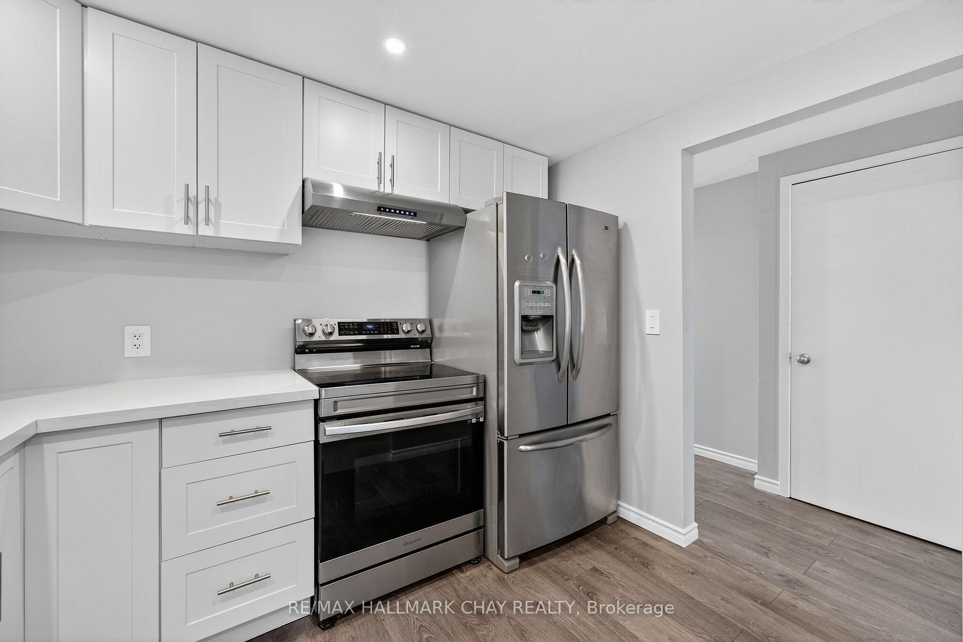 Photo 13 of 36 Mowat Crescent, Barrie, Letitia Heights — HOMEH