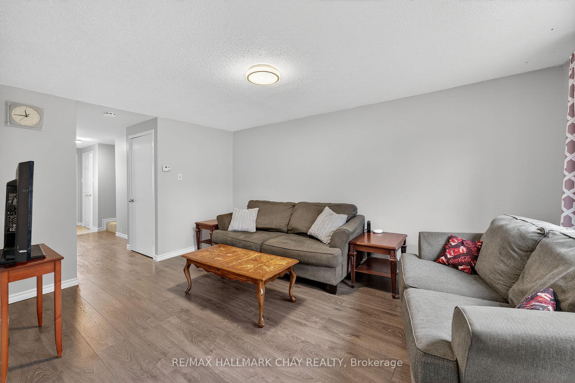 Photo 17 of 36 Mowat Crescent, Barrie, Letitia Heights — HOMEH