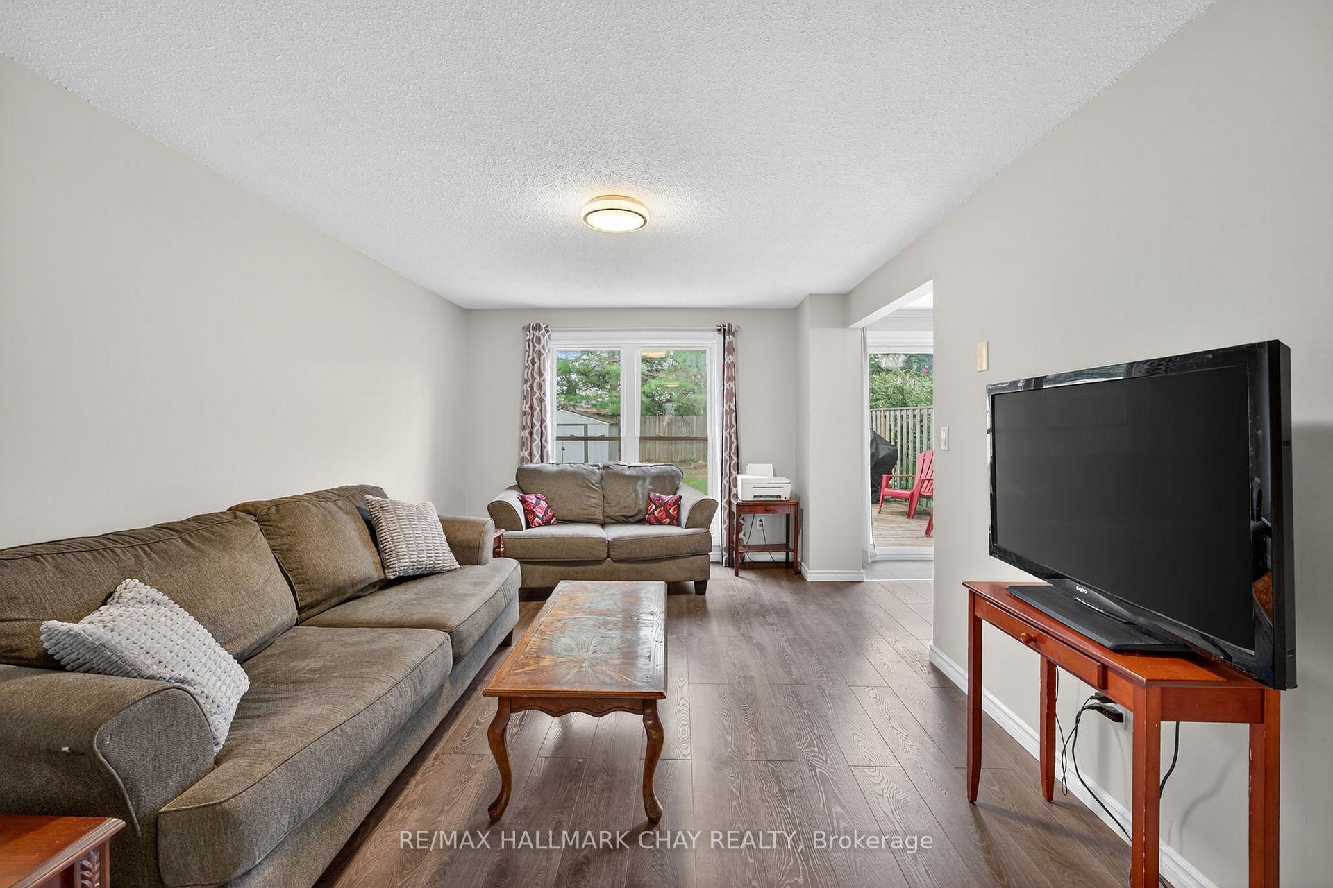 Photo 18 of 36 Mowat Crescent, Barrie, Letitia Heights — HOMEH