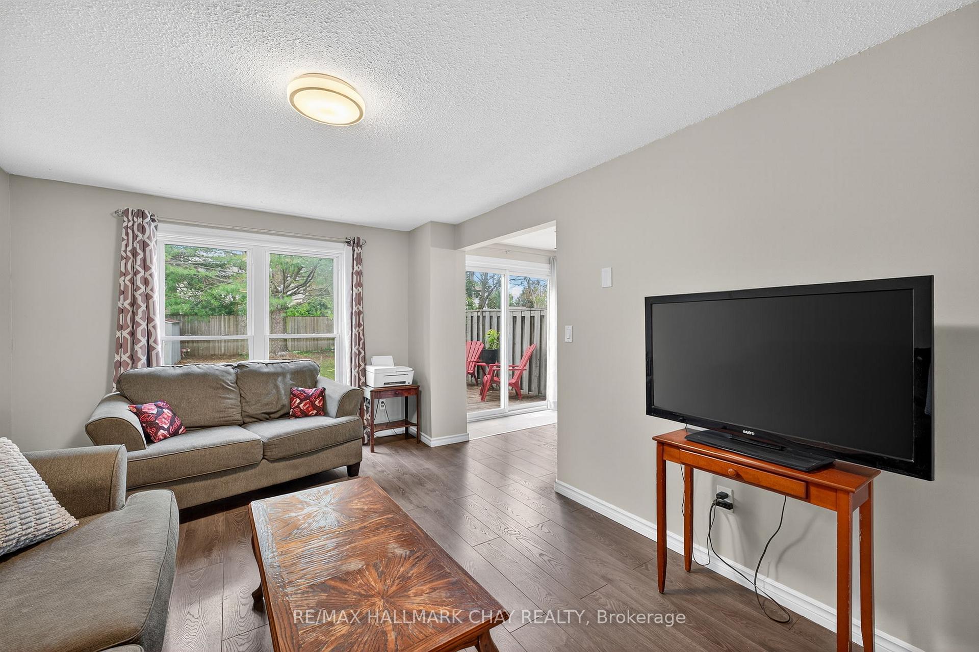 Photo 19 of 36 Mowat Crescent, Barrie, Letitia Heights — HOMEH