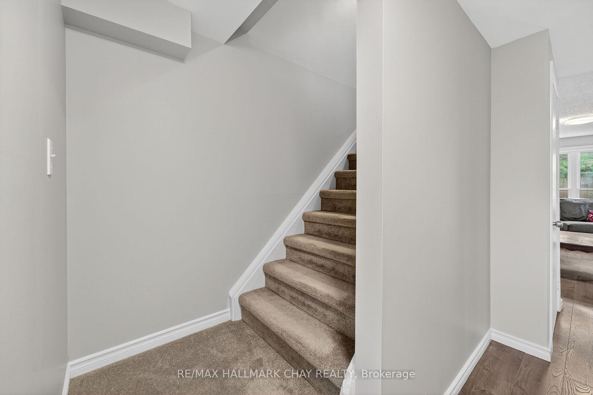 Photo 21 of 36 Mowat Crescent, Barrie, Letitia Heights — HOMEH