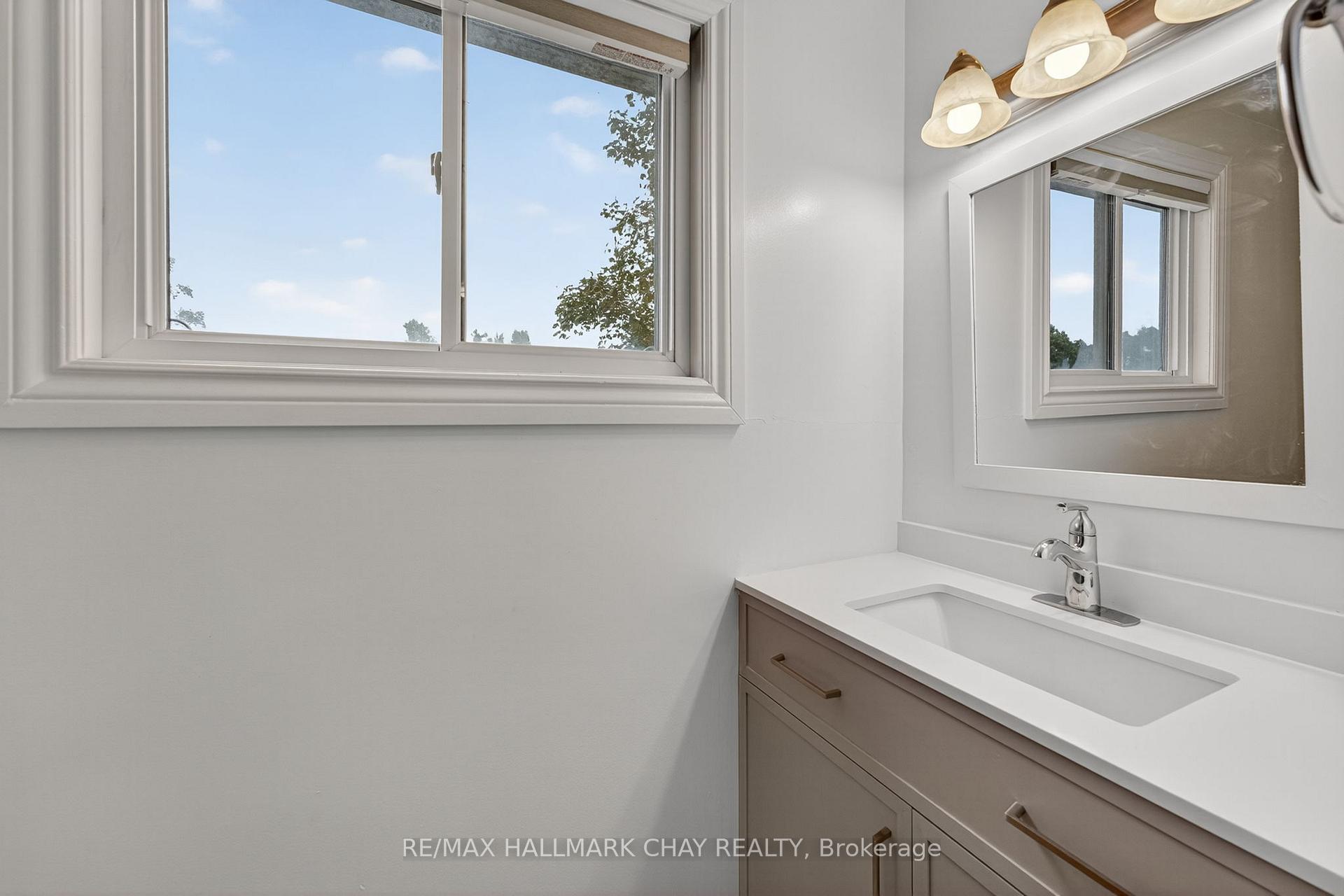 Photo 30 of 36 Mowat Crescent, Barrie, Letitia Heights — HOMEH
