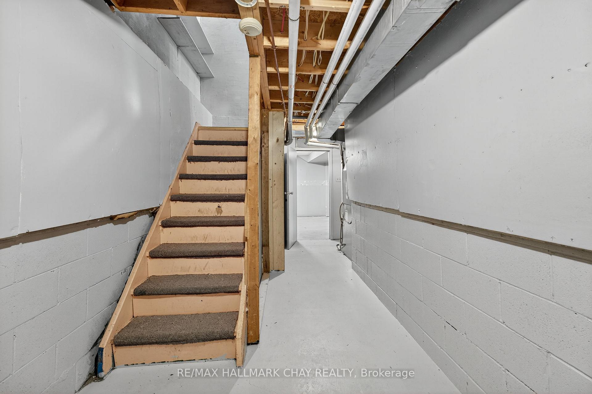 Photo 32 of 36 Mowat Crescent, Barrie, Letitia Heights — HOMEH