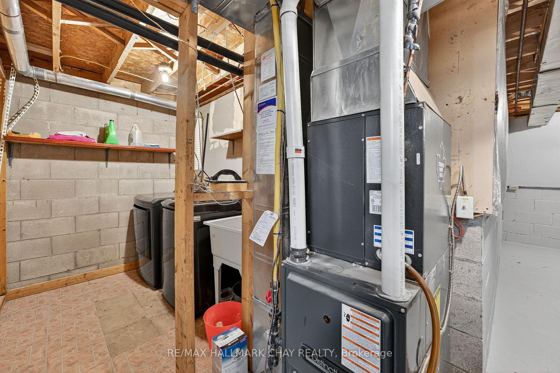 Photo 35 of 36 Mowat Crescent, Barrie, Letitia Heights — HOMEH